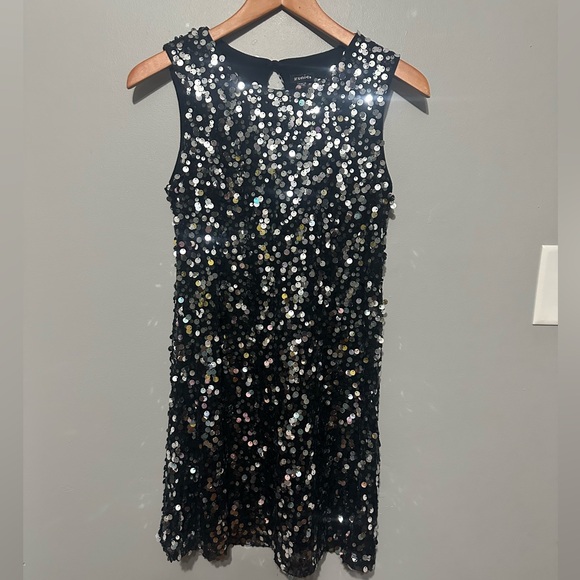 Zunie Other - Girl’s Zunie Sleeveless Sequin Black/Silver Dress Size 16 EUC!!